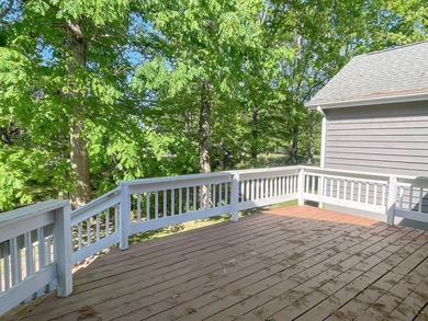 Beautifully renovated condo located in the desirable Holiday - photo 31