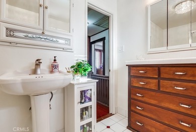 Located in the heart of Retro Row within the highly sought-after - photo 42