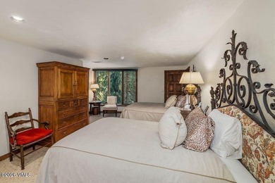 This extraordinary five-bedroom penthouse has remained quietly - photo 42