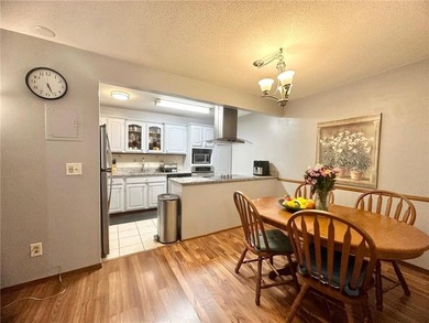 Beautifully updated, move-in-ready condo in a wonderful - photo 4
