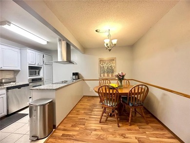 Beautifully updated, move-in-ready condo in a wonderful - photo 5
