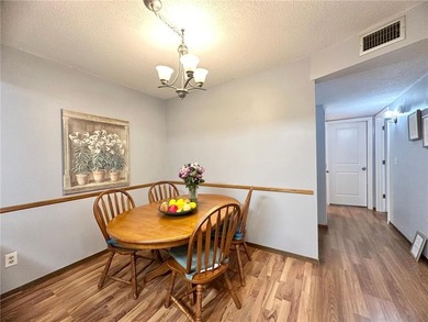 Beautifully updated, move-in-ready condo in a wonderful - photo 6
