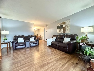 Beautifully updated, move-in-ready condo in a wonderful - photo 8