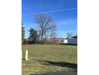 Great waterfront lot located on the gated community of Lake - photo 4