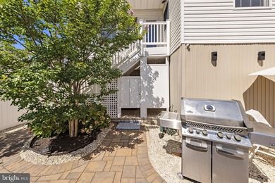 This impressive contemporary offers 3,472 sq ft of beautifully - photo 10