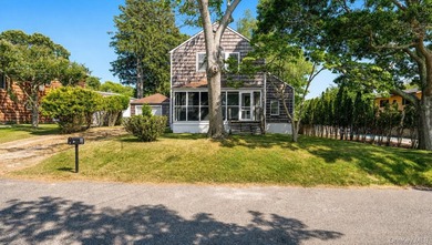 Hamptons Beach House in Waterfront Community and Beach Access - photo 12