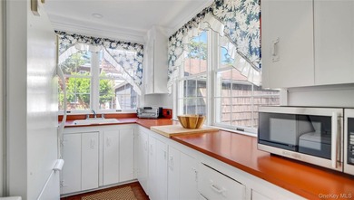 Hamptons Beach House in Waterfront Community and Beach Access - photo 20