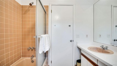 Hamptons Beach House in Waterfront Community and Beach Access - photo 27
