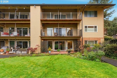 Willamette River - Clackamas County Condo For Sale in Milwaukie Oregon