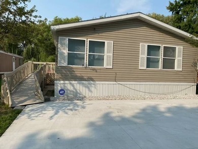 PRIME LOT ON THE CREEK!!! NEWLY REMODELED IN 2022! This 3 - photo 3