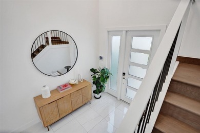 Honolulu model home where modern design meets everyday comfort - photo 36