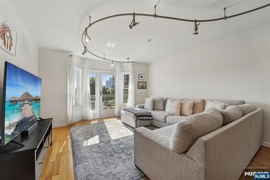 Spacious & upgraded home in the prestigious promenade. South