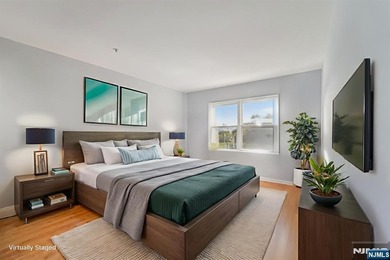 Spacious & upgraded home in the prestigious promenade. South