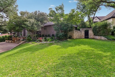 Nestled on an expansive lot in the prestigious guard-gated - photo 6