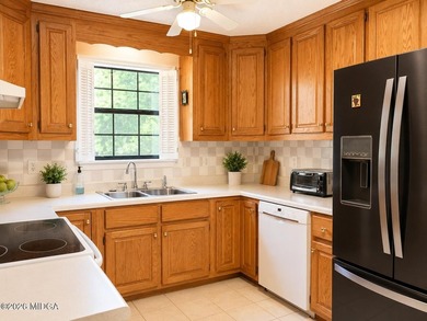 Located in the gated lake community of Lake Wildwood, this - photo 11