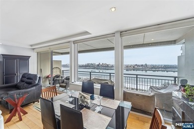 Welcome to 2 Horizon Road, a well-appointed unit set on a quiet - photo 11