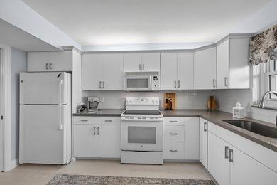 Experience exceptional waterfront living in this beautifully - photo 16