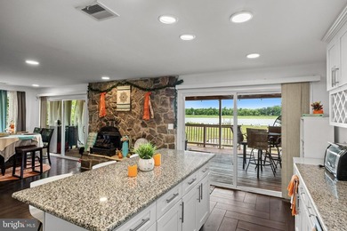 Waterfront 4-bedroom, 3.5-bathroom home in the Martins Beach - photo 17