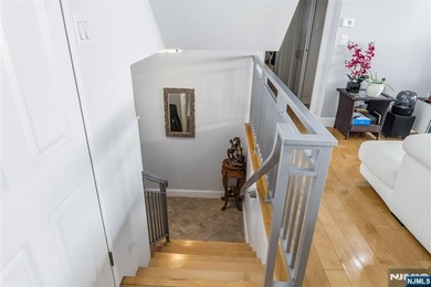 Welcome to 2 Horizon Road, a well-appointed unit set on a quiet - photo 20