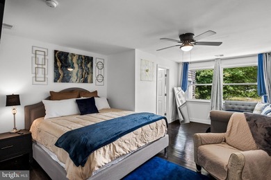 Waterfront 4-bedroom, 3.5-bathroom home in the Martins Beach - photo 21
