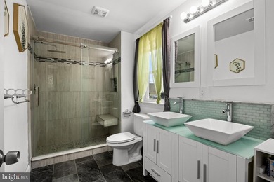 Waterfront 4-bedroom, 3.5-bathroom home in the Martins Beach - photo 29