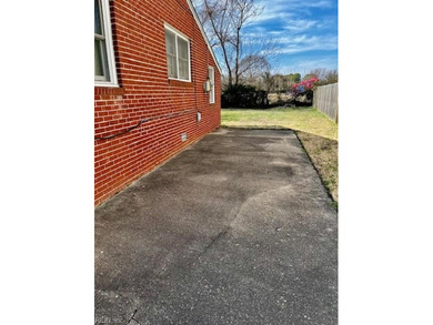 Prime opportunity for a starter . All brick 3 BR rancher with - photo 11