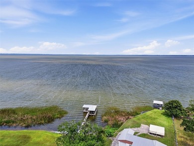 Welcome to this stunning BRAND-NEW CUSTOM-BUILT home in the - photo 34