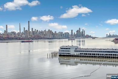 1,329 sq ft 2-bed, 2-bath condo in Edgewater's sought-after City