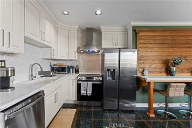 Welcome to a hidden oasis in the coveted Signal Hill area of - photo 4