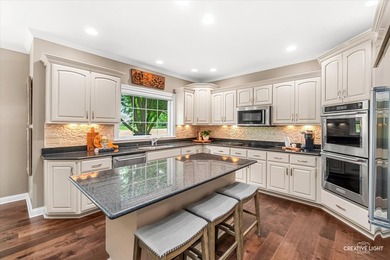 THIS ONE JUST FEELS RIGHT! Warm, welcoming, and beautifully - photo 11