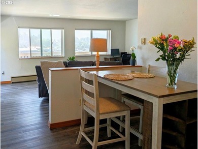 Wake up to sweeping views of the Chetco River, Pacific Ocean and - photo 9