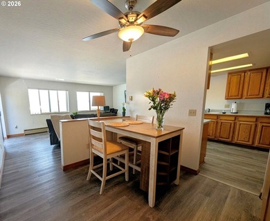 Wake up to sweeping views of the Chetco River, Pacific Ocean and - photo 10
