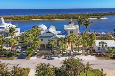RARE OPPORTUNITY OF PURCHASING A CUSTOM WATERFRONT HOME WITH - photo 2