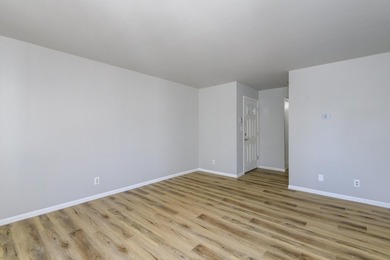 VA and FHA Approved!!! Rentals Allowed! Charming upper 2 bedroom - photo 16