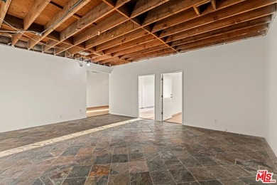 Exceptional opportunity in a prime Venice location, situated - photo 22
