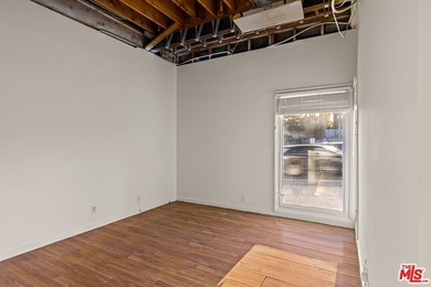 Exceptional opportunity in a prime Venice location, situated - photo 26