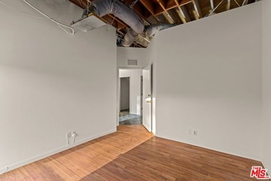 Exceptional opportunity in a prime Venice location, situated - photo 27