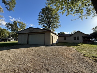 This cute home in Chippewa Subdivision has everything one could - photo 2