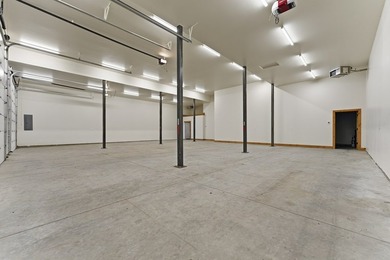 Looking for the perfect spot for your toys and hobbies? This - photo 7