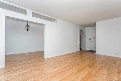 Welcome to the luxurious Carlton House, a premier and centrally - photo 13