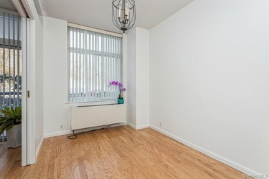 Welcome to the luxurious Carlton House, a premier and centrally - photo 14