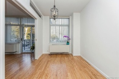 Welcome to the luxurious Carlton House, a premier and centrally - photo 15