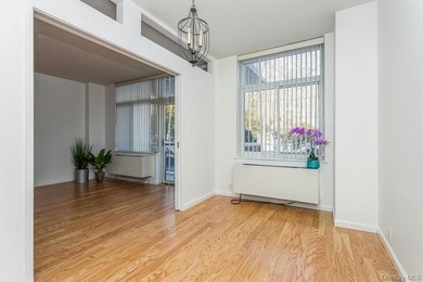 Welcome to the luxurious Carlton House, a premier and centrally - photo 16