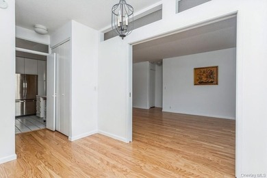 Welcome to the luxurious Carlton House, a premier and centrally - photo 17