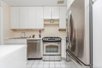 Welcome to the luxurious Carlton House, a premier and centrally - photo 19