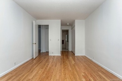 Welcome to the luxurious Carlton House, a premier and centrally - photo 24