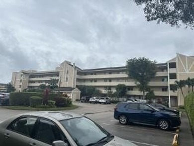 Huntington Lakes Condo Active Under Contract in Delray Beach Florida