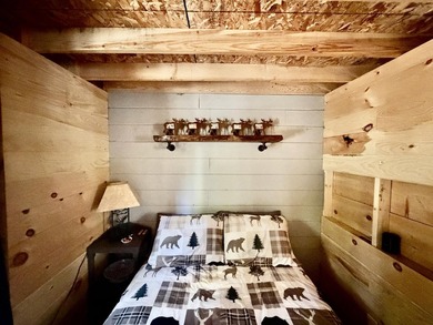 Escape to the peace and quiet of Upper Pond with this charming - photo 11