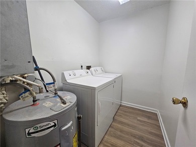 Check out this updated 4 bed, 2 bath condominium in the heart of - photo 13