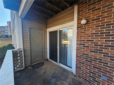 Check out this updated 4 bed, 2 bath condominium in the heart of - photo 14